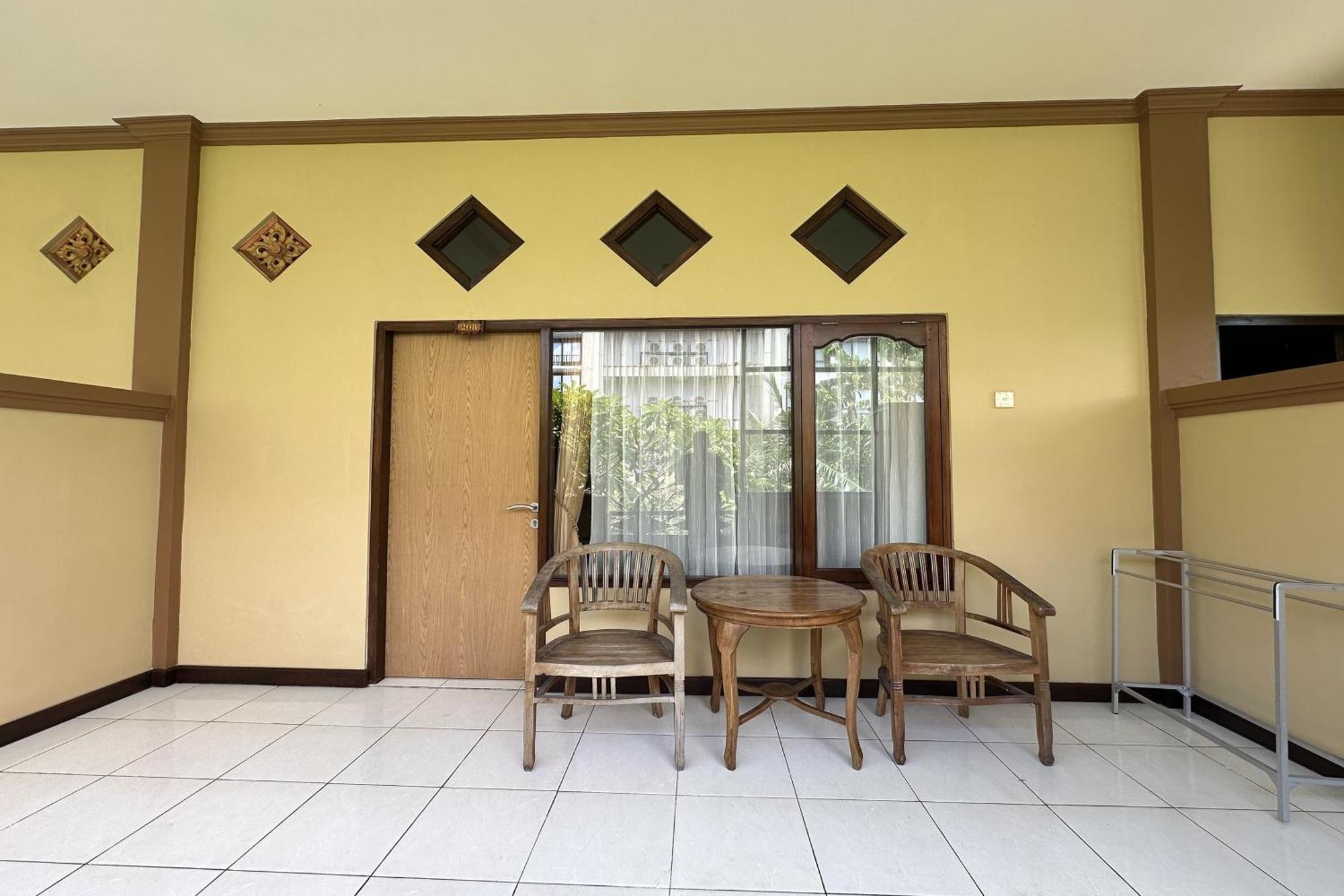 Taxa Raya Guest House Legian Exteriör bild