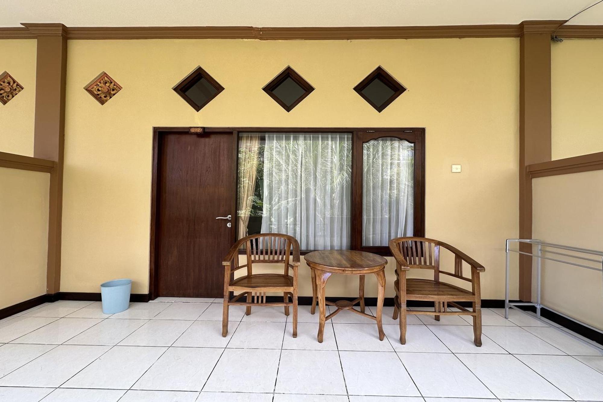 Taxa Raya Guest House Legian Exteriör bild