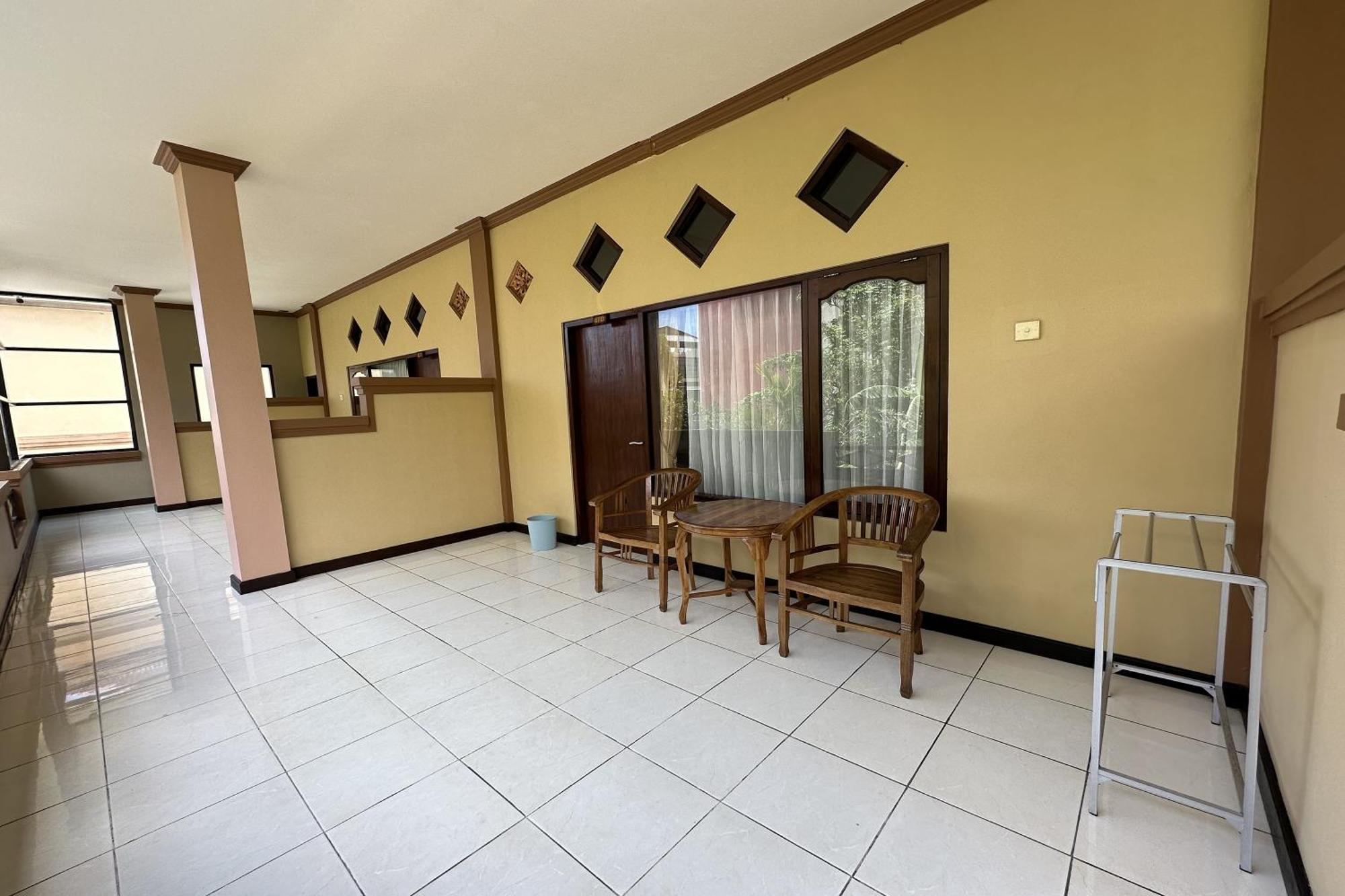 Taxa Raya Guest House Legian Exteriör bild